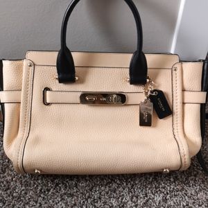 Peach 🍑Authentic Coach Purse